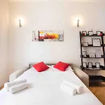 Cute And Central Duomo Apartment - Red